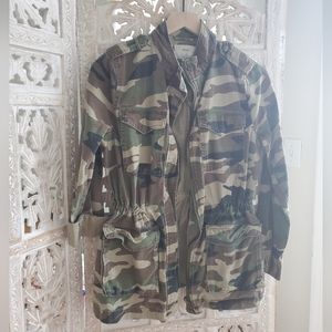 Camo Jacket with pockets and waist clinching details sz S